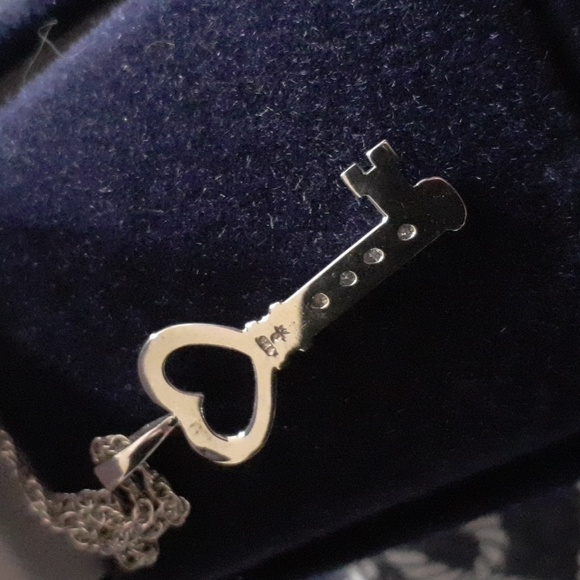 Danbury Mint Key to My Heart Silver Pendant w/ Diamonds - Picture 7 of 8